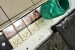 Plaustą padarė iš sujungtų, plėvele aptrauktų ryšulių