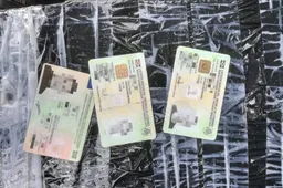 Vyrai su juodais paketais keliavo automobiliu, kuriuo važinėti draudžiama