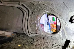 Kontrabanda buvo išslapstyta ne tik salone: variklyje, slenksčiuose, dugne, po skydeliu