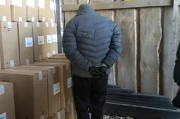 Lazdijų rajone aptiktas sandėlis su daugiau nei puse milijono pakelių nelegalių cigarečių