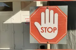 Medžiaginių kaukių ir kitų nemedicininių veido dangalų teks atsisakyti