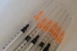 Švietimo, mokslo ir sporto ministerija: skiepai nuo COVID-19 pedagogams nėra privalomi *