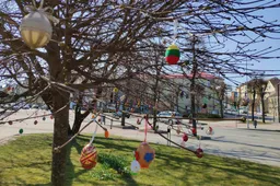 Skverą vėl papuošė mažieji alytiškiai