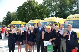 Simno gimnazistai nauju geltonuoju autobusu važiuos pirmieji