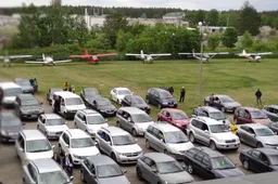 Lietuvos aviatoriai Alytuje stojo už aerodromą, o prezidente išrinko moterį