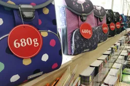 Ruošiantis ir apsipirkinėjant mokyklai tėvai raginami neskubėti