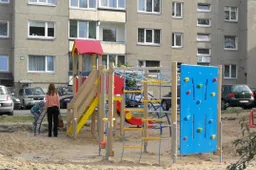 Žaidimų aikštelėse vėl gali žaisti visi vaikai