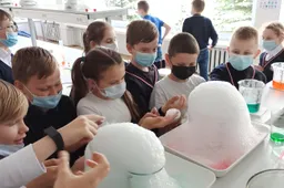 Dainavos progimnazijoje įkurta gamtos mokslų laboratorija, čia atlikti pirmieji eksperimentai