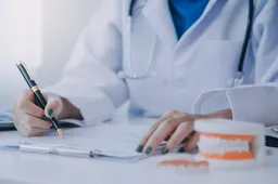 Dantų protezavimas – ką svarbu žinoti?