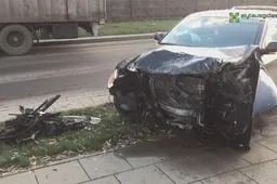 Iš pažiūros mirtina visureigio ir vilkiko kaktomuša baigėsi laimingai