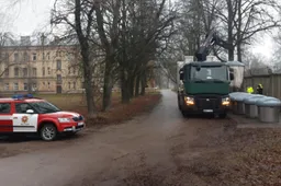 Nesaugi švenčių pusė: gatvėse liepsnojo konteineriai