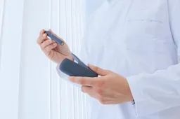 Seimas pakėlė pelno mokestį, alkoholio, rūkalų, kuro akcizus, kad padidintų lėšas gynybai