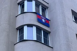 DFK „Dainava“ sirgaliai puošia savo balkonus klubo atributika