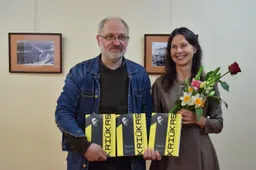 „Knyga apie unikalų Mokytoją, nenorėjusį mokinių „sukišti į skaičiukus (pažymius)“