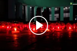 Širdis Rotušės aikštėje surinkta iš beveik kelių tūkstančių žvakelių