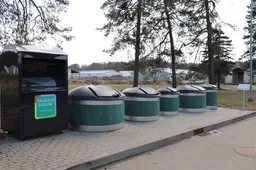 Bus įrengta dešimt konteinerių, skirtų tekstilės atliekoms, jos laukiamos ir „Mainukuose“