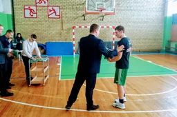 Prieš pagrindines kovas - vardinės aprangos Daugų gimnazistams