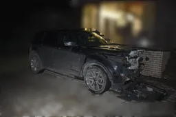 Kauno gatvės kieme liepsnojo visureigis