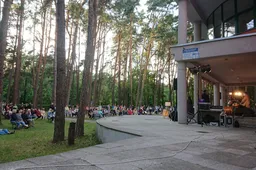 Dar vienas Alytaus džiazo festivalio persikraustymas, šįkart – iš miesto sodo į kultūros centrą