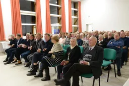 Į Pivašiūnų gimnaziją rinkosi ir seniūnijos gyventojai, ir svečiai