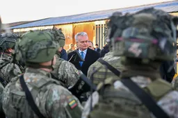 Priešakinėje kariuomenės operacijų bazėje Dzūkijoje skambėjo prezidento sveikinimai