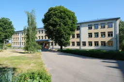 Viešojo konkurso būdu išnuomoja pastatą Pirmame Alytuje