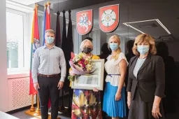 G. Bulgakovienei – miesto vadovų padėka už beveik tris dešimtmečius darbo