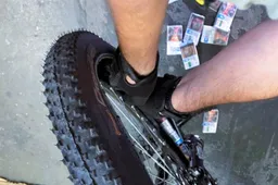 Vietoje oro padangose – cigaretės