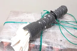 Bagažinėje – cigarečių krovinys, po sėdyne – kontrabandą skraidinusio lateksinio baliono likučiai