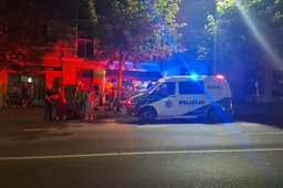 Naktį vyrai mosavosi bokalais