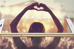 Pristatytas išmanusis telefonas su flagmanų savybėmis