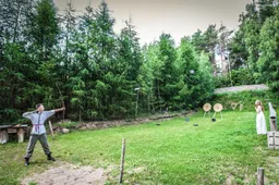 K. Girulis laisvalaikį leidžia laidydamas strėles