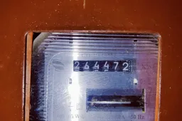 Elektros kainų šuolis: Lietuvos gyventojai pastebi augančias išlaidas