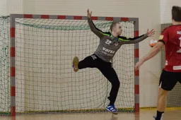 „Varsa-Stronglasas“ garbingai kovojo su daugkartiniu Lietuvos čempionu