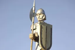 Negalintiems izoliuotis namuose siūlys tai daryti Dauguose