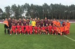 Europos čempionių lygos startui Alytuje besirengiančios Lietuvos čempionės sužaidė su futbolo veteranais