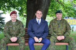 Saksų karių skvero atidarymo proga alytiškiams dovanoti suoliukai