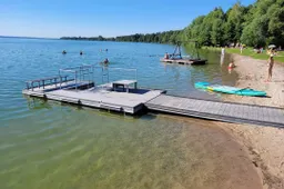 Prie lankytojų centro Dusioje prašo nesimaudyti – niežės
