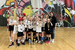 Jaunosios Alytaus rankininkės iškovojo sidabro medalius