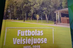 Dzūkų futbolą įamžino dar viena knyga – Lenkijoje išleista Veisiejų istorija