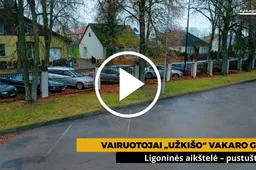 Vairuotojai „užkišo“ Vakaro gatvę, ligoninės aikštelė – pustuštė