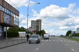 Automobilis nepraleido pėsčiųjų perėjoje buvusios mažametės su paspirtuku