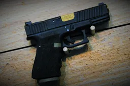 Rado vyro kūną, o šalia – pistoletą