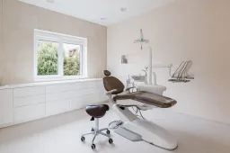 Dantų implantai – galimybė susigrąžinti šypseną