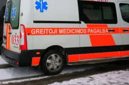 Moteris dėl durtinės žaizdos paguldyta į ligoninę, pagalbos prireikė ir įtariamajam