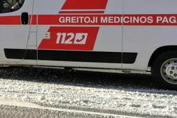 Mirtinai sušalusį kaimyną rado prie namo