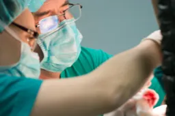 Kada pacientui yra reikalinga hemorojaus operacija?