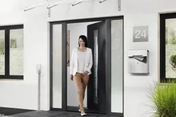 „Hormann“ įėjimo durys – estetiškai patrauklus saugių namų akcentas