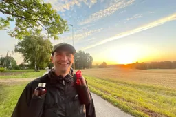 Tradicija tapęs pokštas sujungia žygeivius: 100 km iš vienos sostinės į kitą įveikia be miego