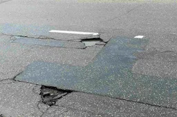 Prašo pranešti apie duobes Alytaus gatvėse